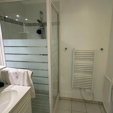 Moderne T2, Rez-de-jardin, Proche Et Centre Ville, Parking, Wifi, Animaux Acceptes *